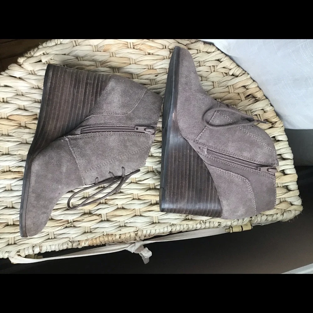 Lucky Brand Shylow Suede Ankle Booties Sz 7.5